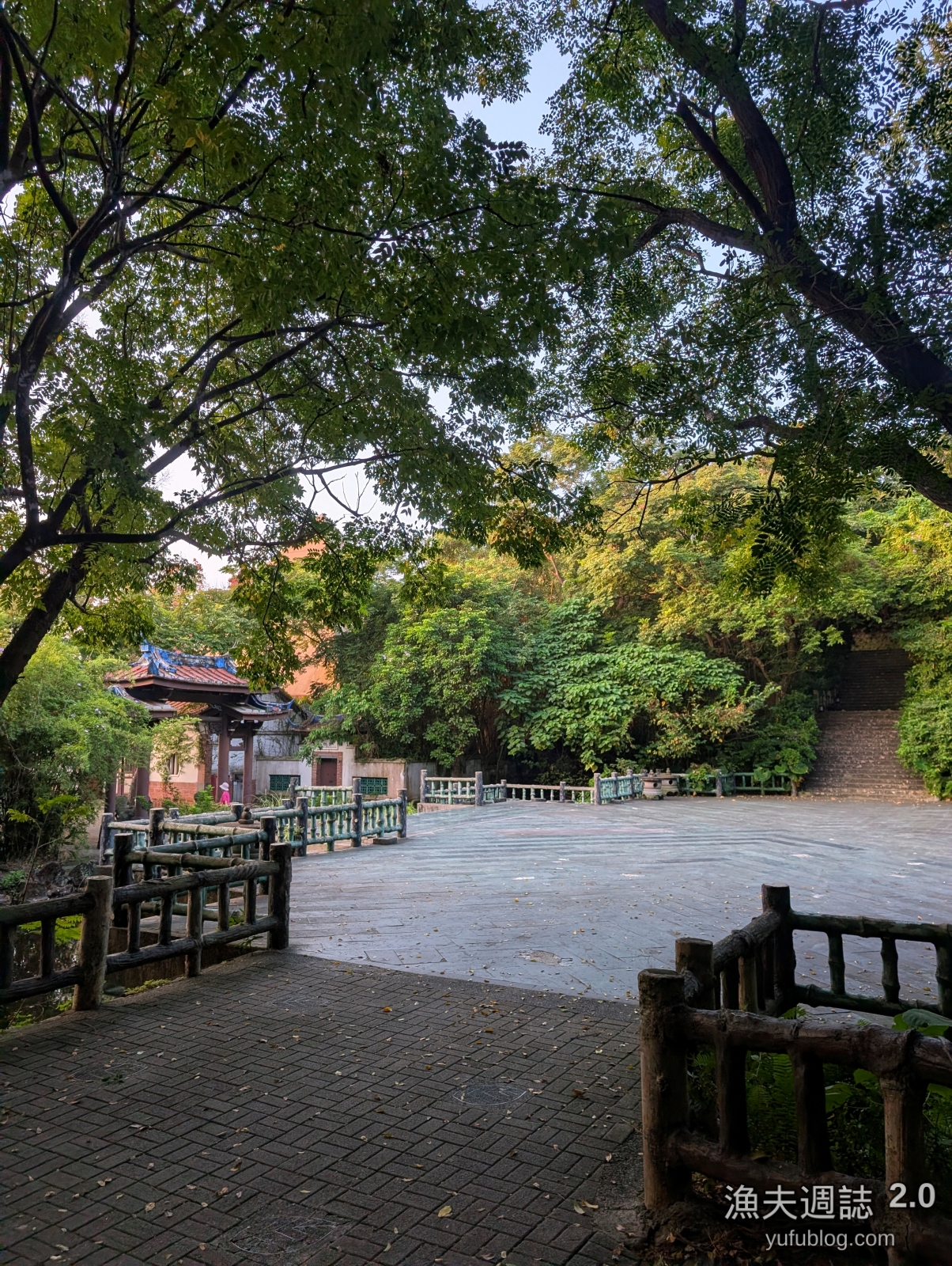 花博公園昨日世界入口立牌與閩式建築聚落