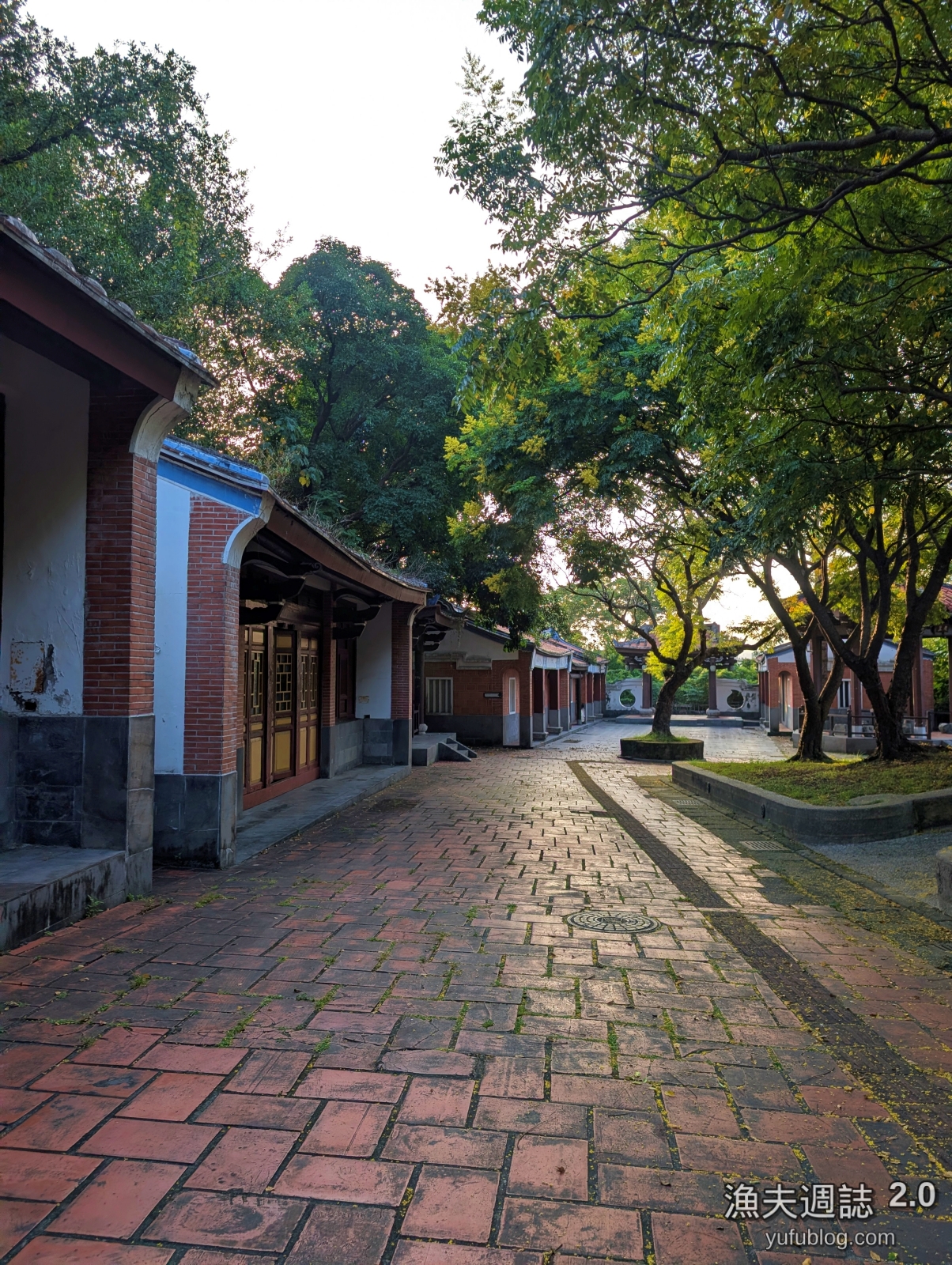 昨日世界閩式傳統老街建築群與紅磚燕尾脊
