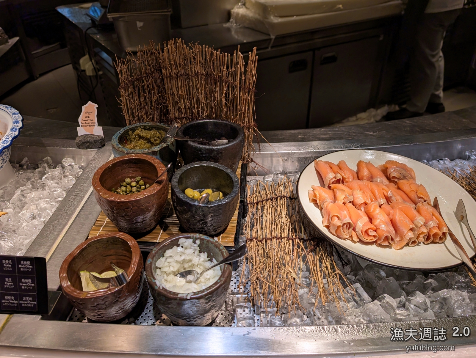 柏麗廳頂級煙燻鮭魚與酸豆洋蔥碎冷盤