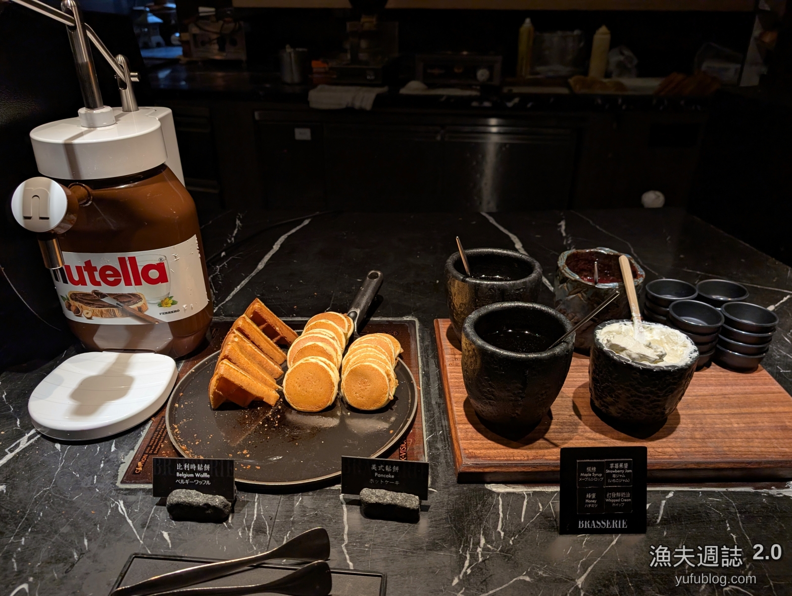 柏麗廳現做鬆餅區與巨型Nutella榛果可可醬桶