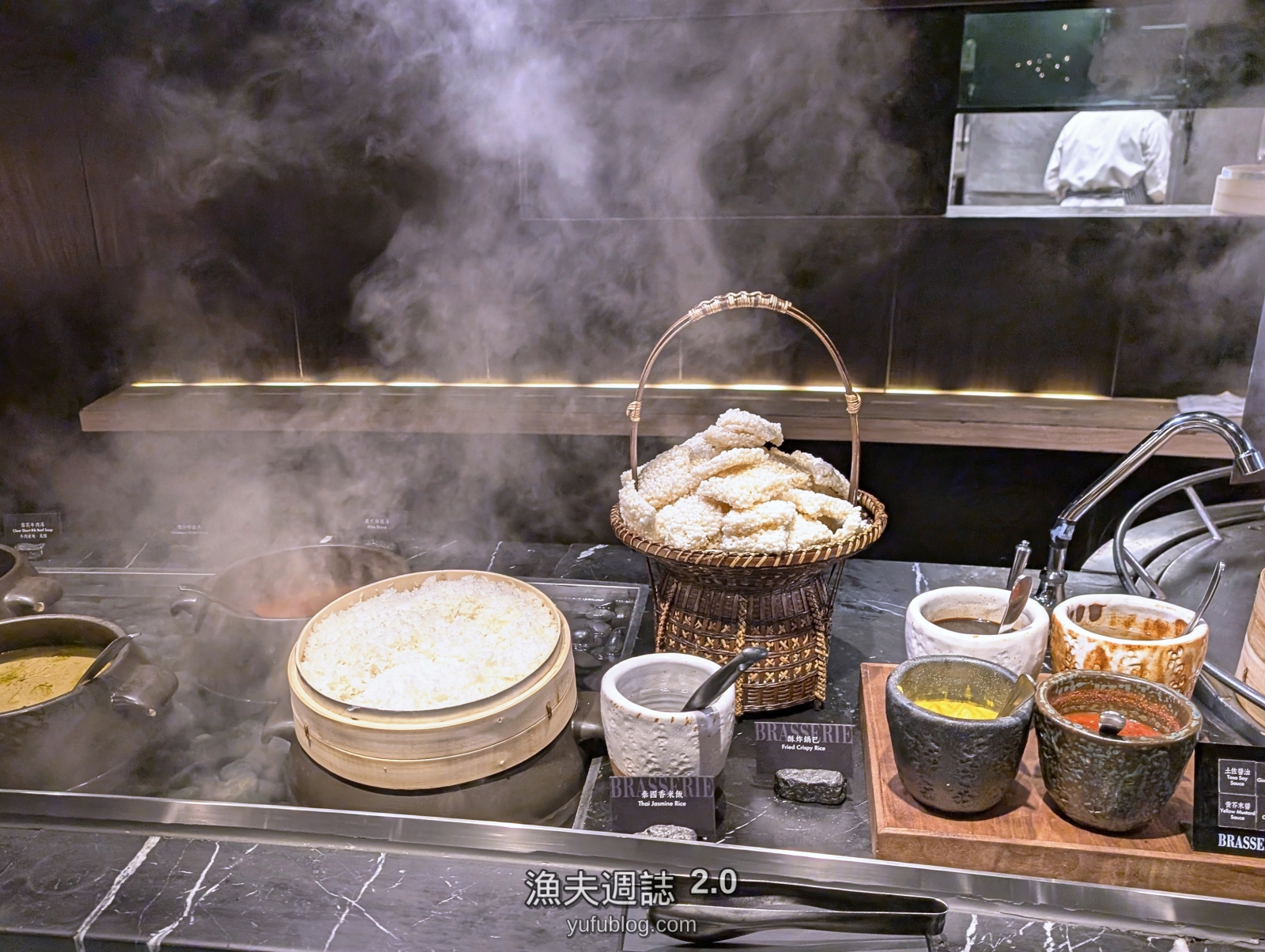 柏麗廳泰國香米與酥炸鍋巴特調醬料區
