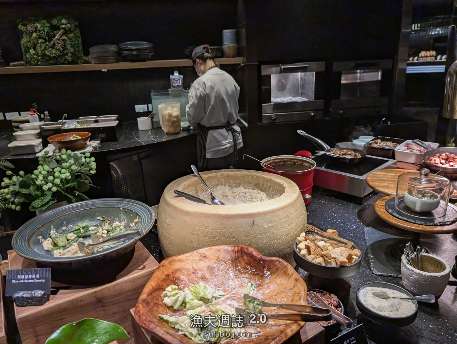 柏麗廳整塊巨型帕馬森起司現場刨屑凱薩沙拉