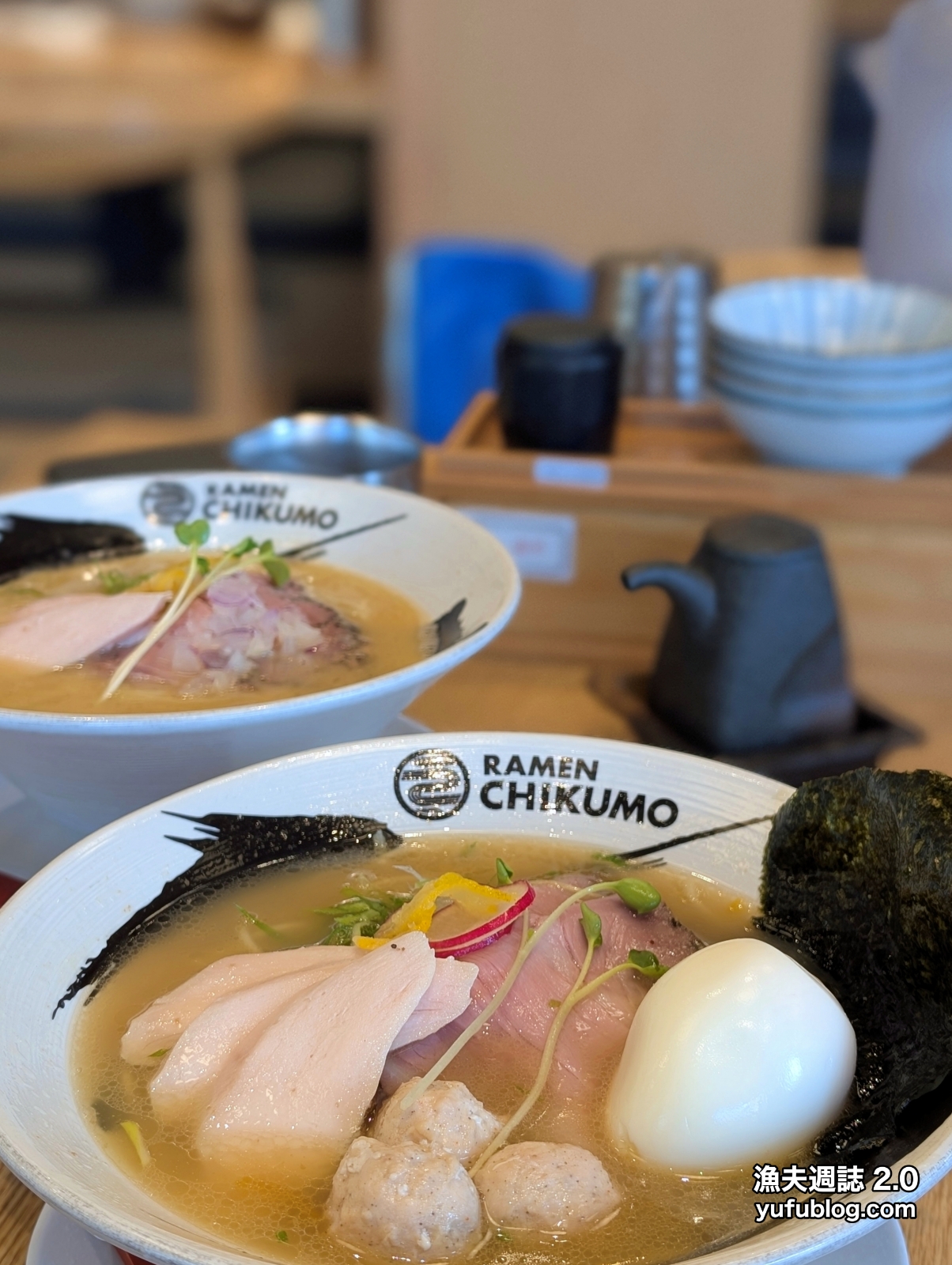 招牌柚香塩味雞湯拉麵配料豐富包含豬肉叉燒與雞肉丸