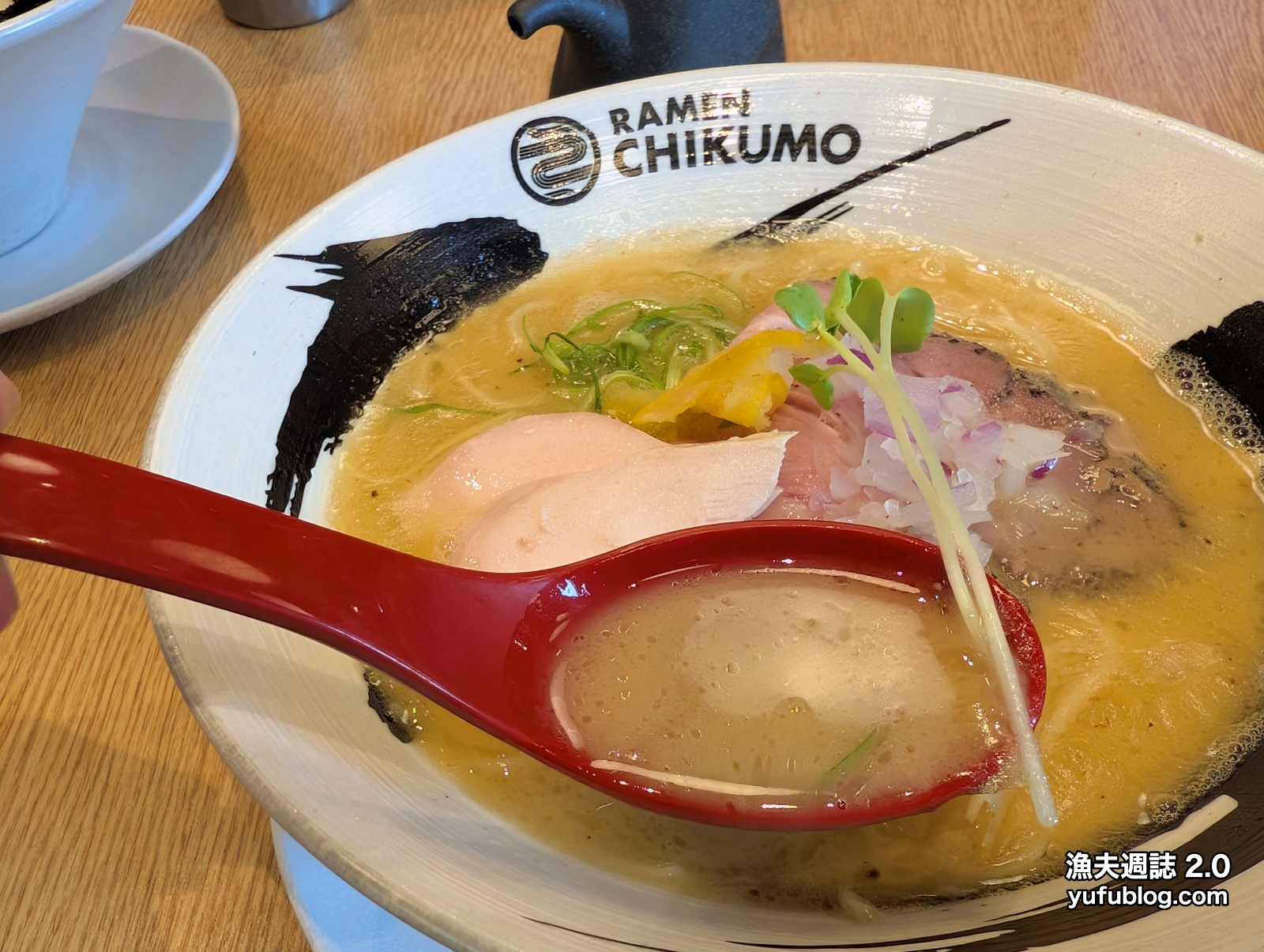 麵屋千雲濃厚雞白湯與柚香塩味雞湯之雙湯頭特色對比