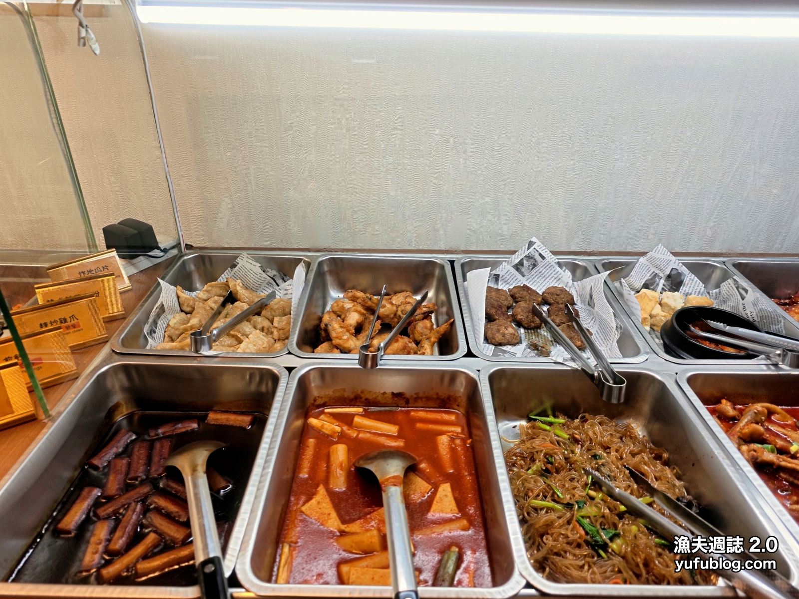 韓時代熱食區韓式辣炒年糕炸煎餃與雜菜冬粉