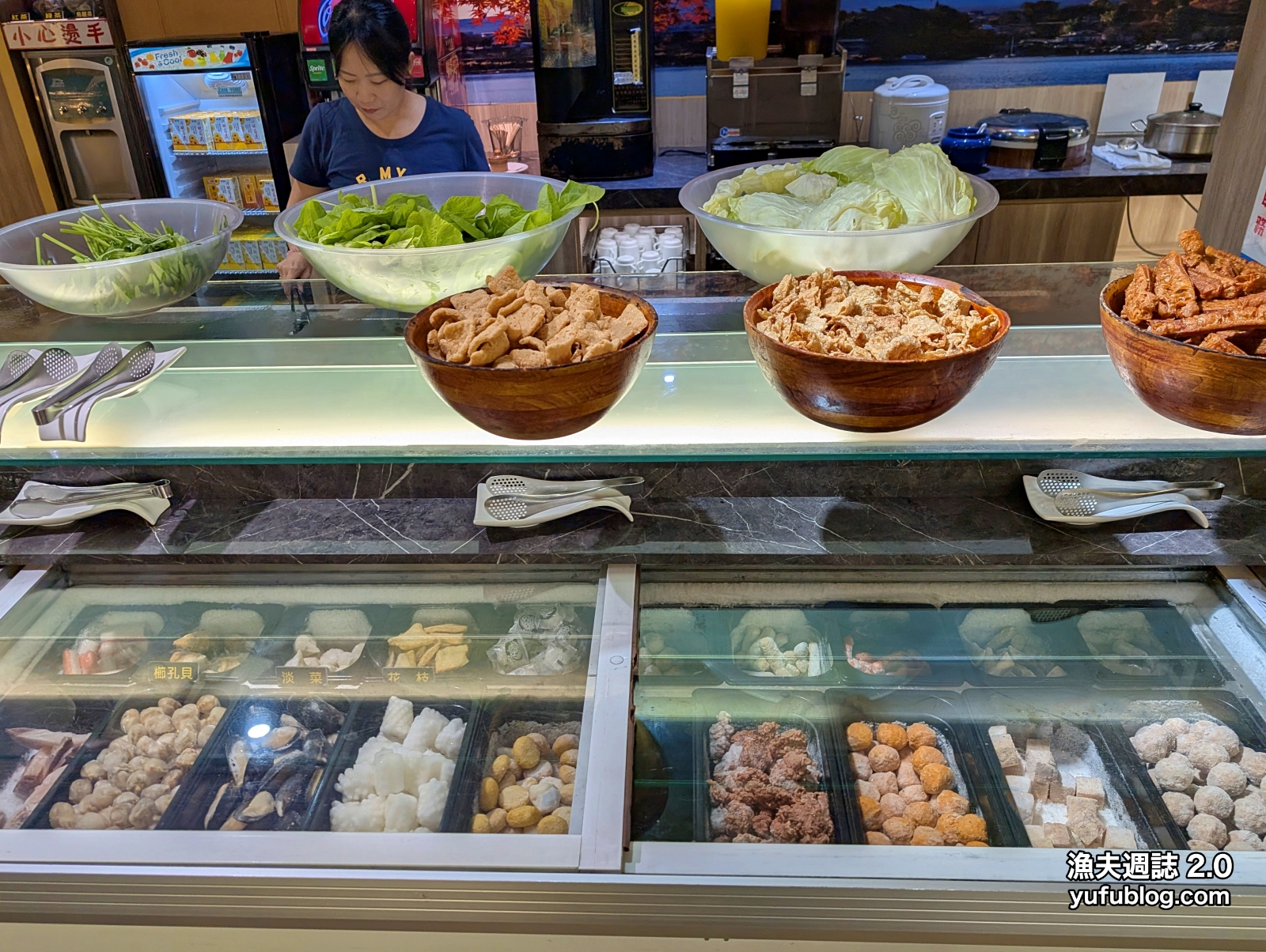 誠鮮精緻鍋物冷凍火鍋料區與多利魚淡菜花枝海鮮食材