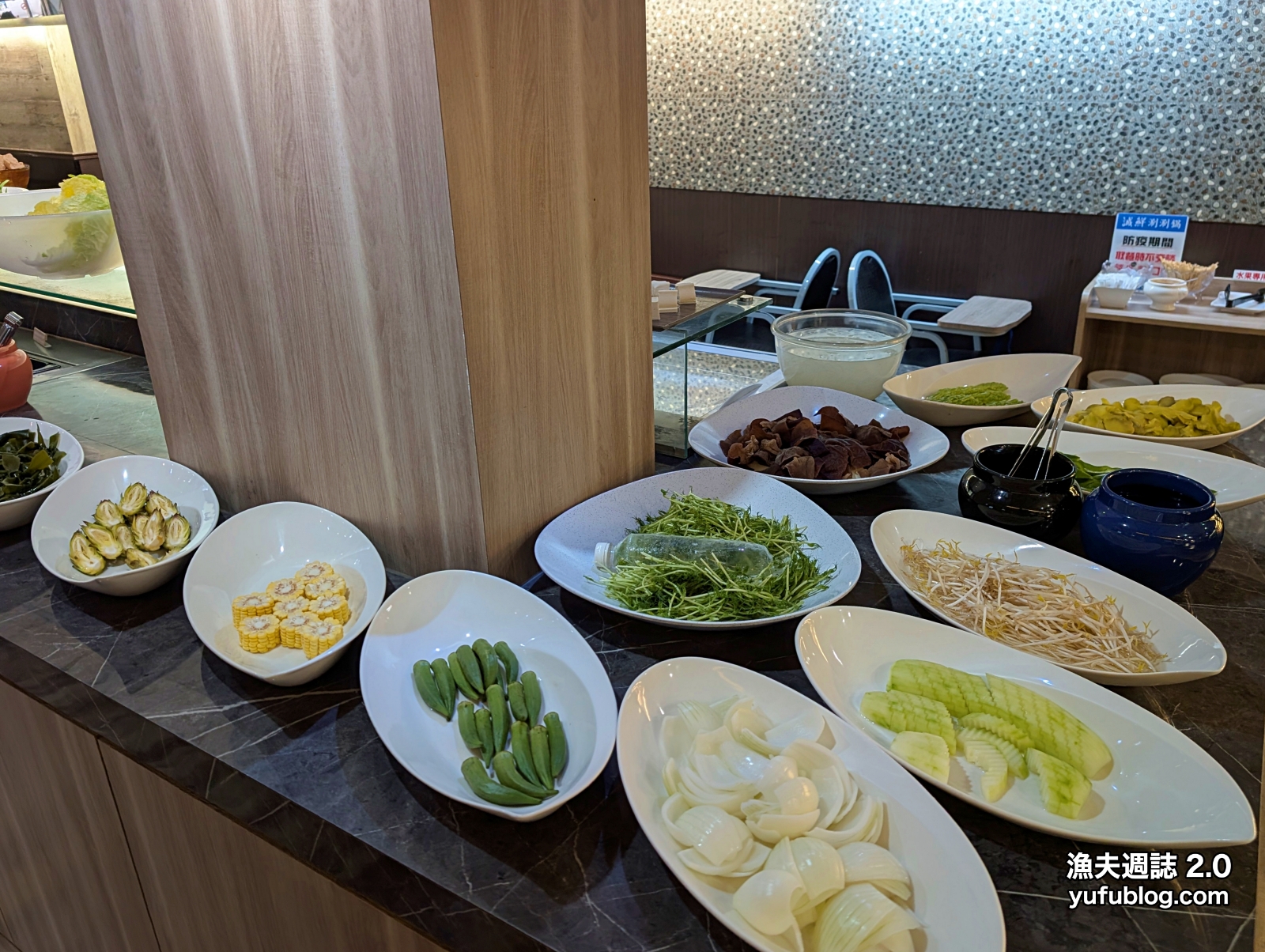 誠鮮精緻鍋物特色食材火龍果花與甜玉米海帶區