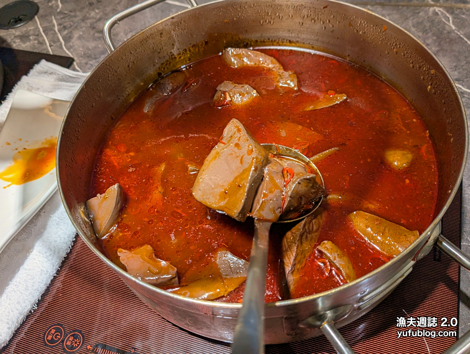 誠鮮精緻鍋物熱食麻辣鴨血與麻辣豆腐