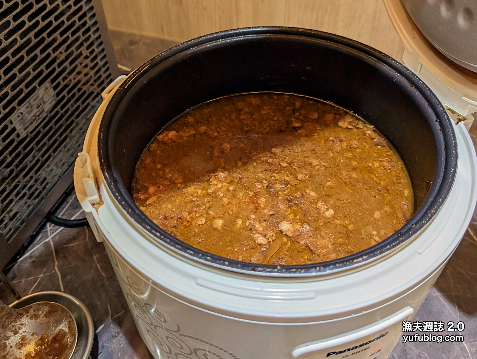 誠鮮精緻鍋物香噴噴古早味滷肉燥與白飯區