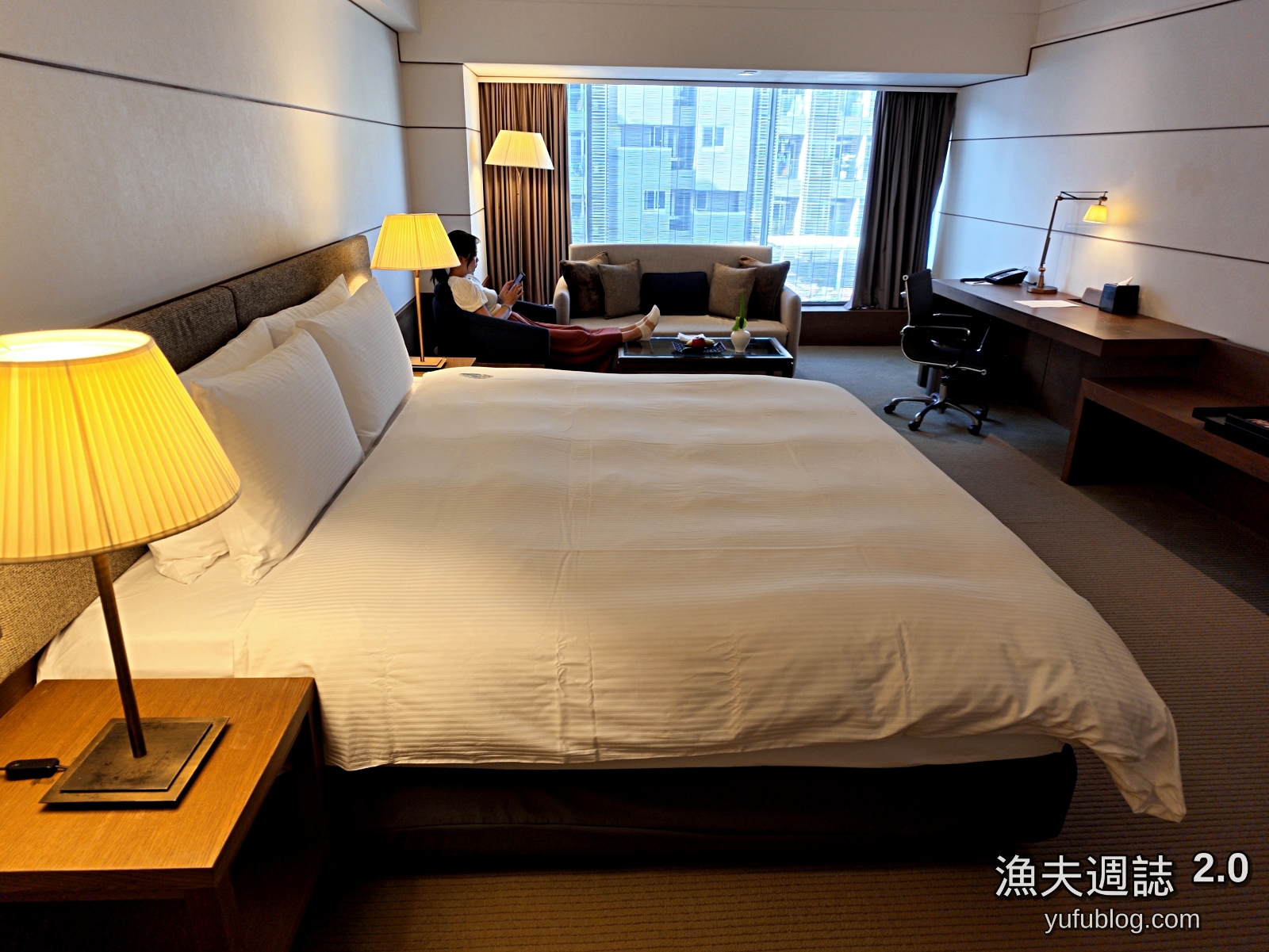 從房間窗戶眺望出去的台北街景，城市日常也能如此迷人|800