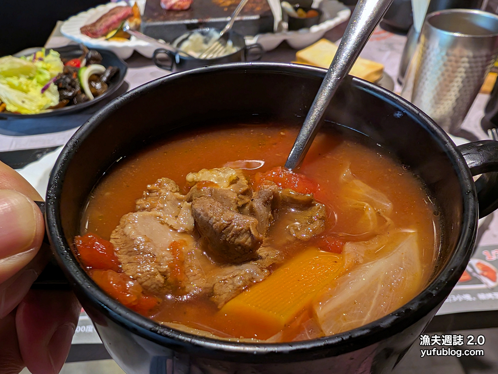 洋石岩燒牛排牛肉羅宋湯滿滿的牛肉塊與蔬菜實拍